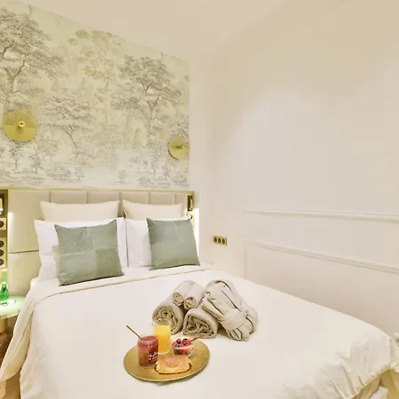 New! Le Venitien, Parisian Getaway, Sacre-coeur Paris