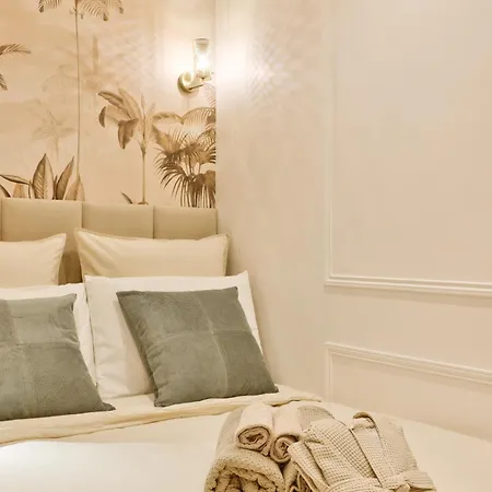 Apartment New! Le Venitien, Parisian Getaway, Sacre-coeur Paris