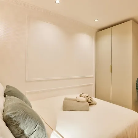 New! Le Venitien, Parisian Getaway, Sacre-coeur Paris