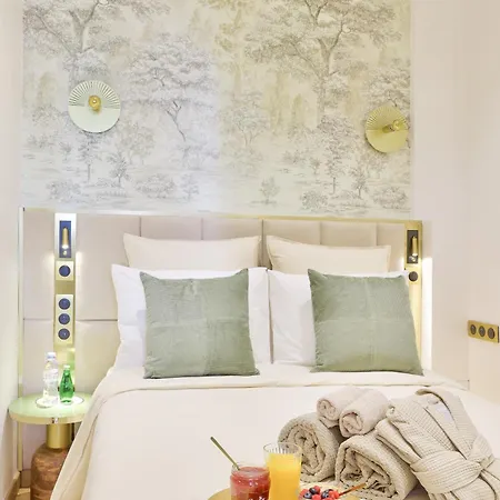 New! Le Venitien, Parisian Getaway, Sacre-coeur Paris